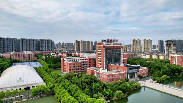 更多阅读学校坐落于赣西中心城市